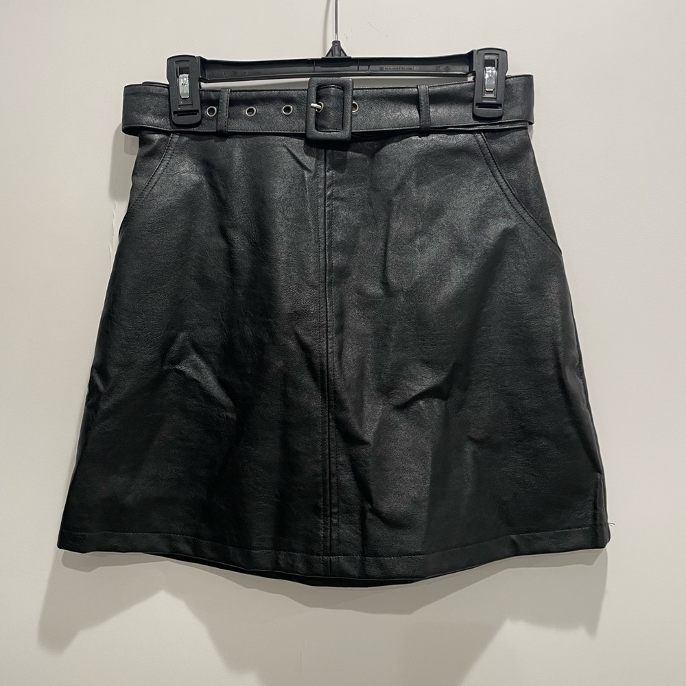 Faux-leather Black mini skirt with belt